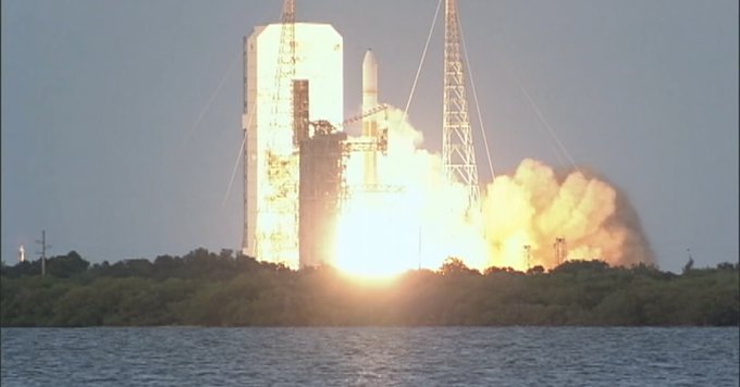 Тајна мисија у свемиру: Америчко ратно ваздухопловство лансирало ракету са летелицом X-37Б